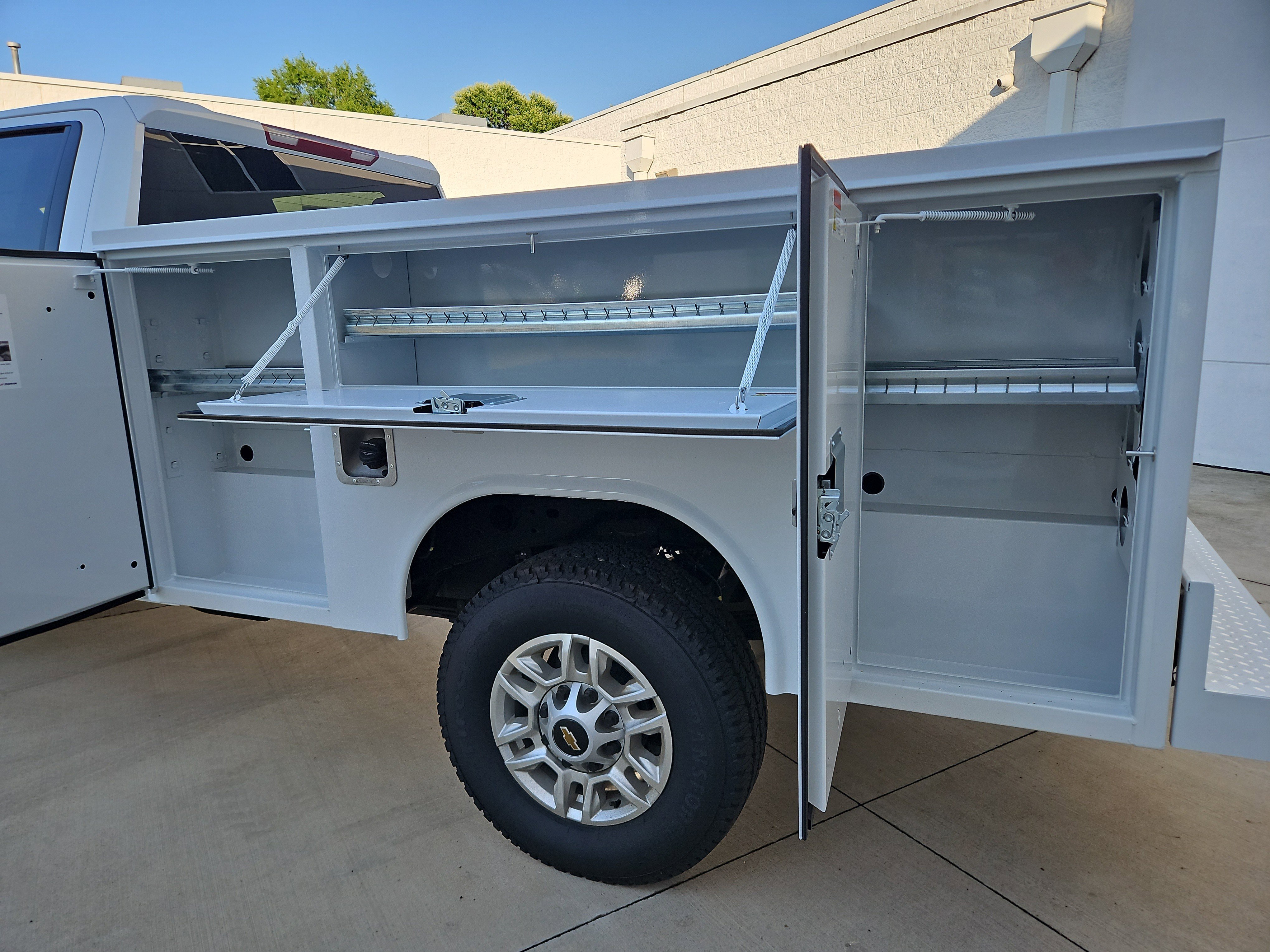 New 2026 Summit White Chevrolet WT image 21