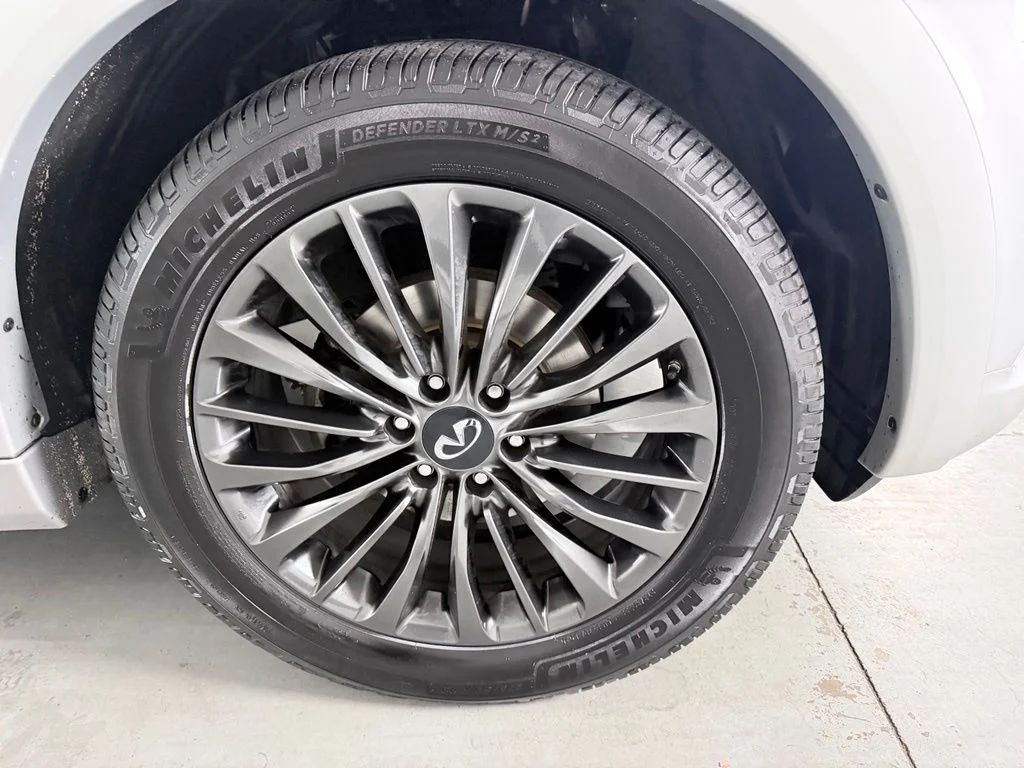 Used 2023 Silver INFINITI Premium Select image 4