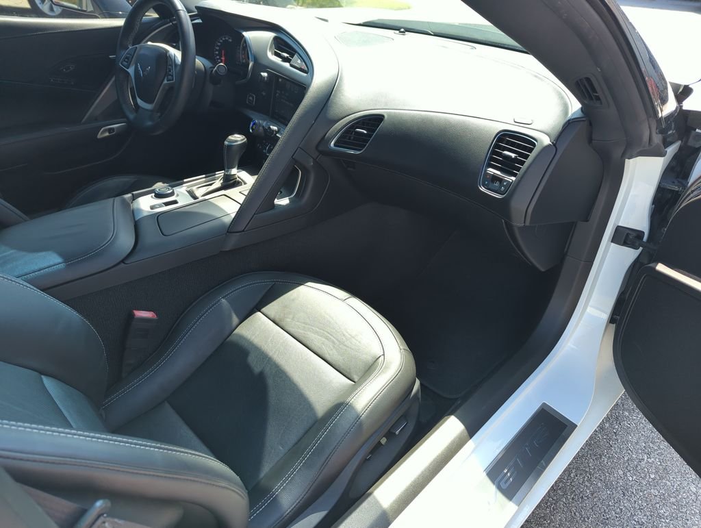 Used 2015 White Chevrolet Stingray Z51 image 26