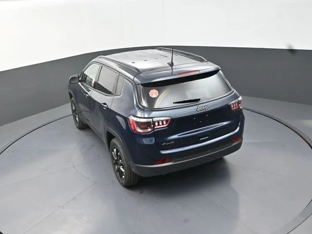 New 2026 Fathom Blue Pearl-Coat Exterior Paint Jeep Latitude image 16