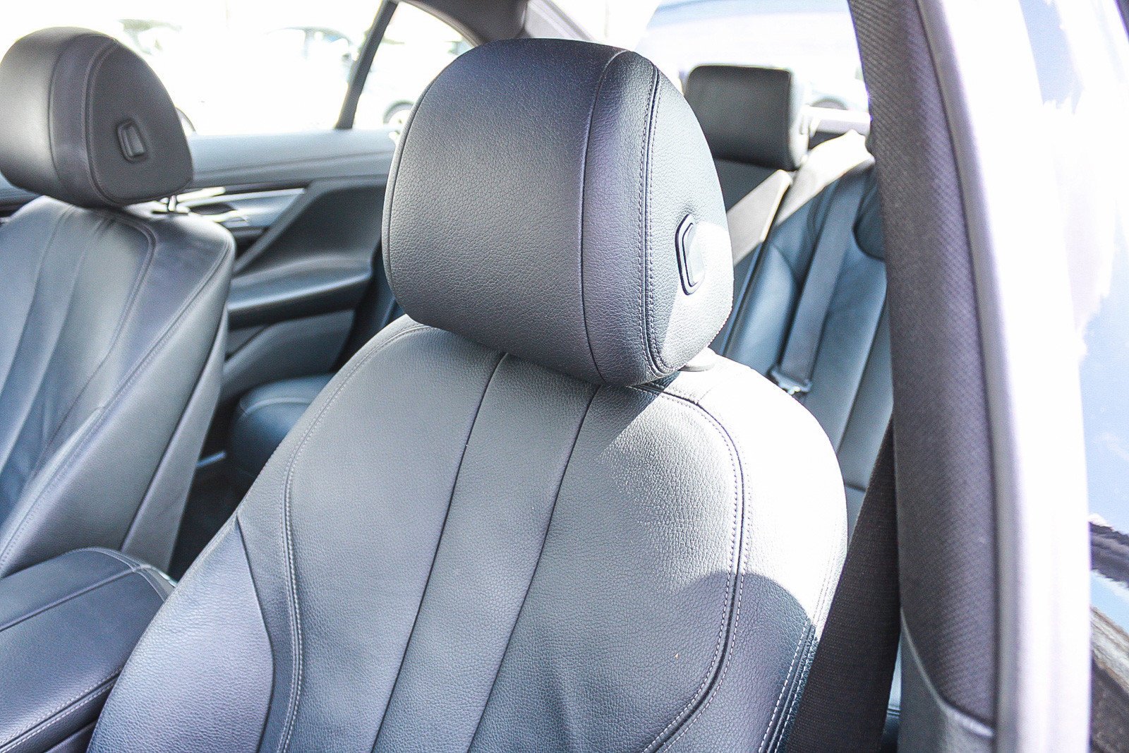 Used 2019 Black Sapphire Metallic BMW 740i image 25