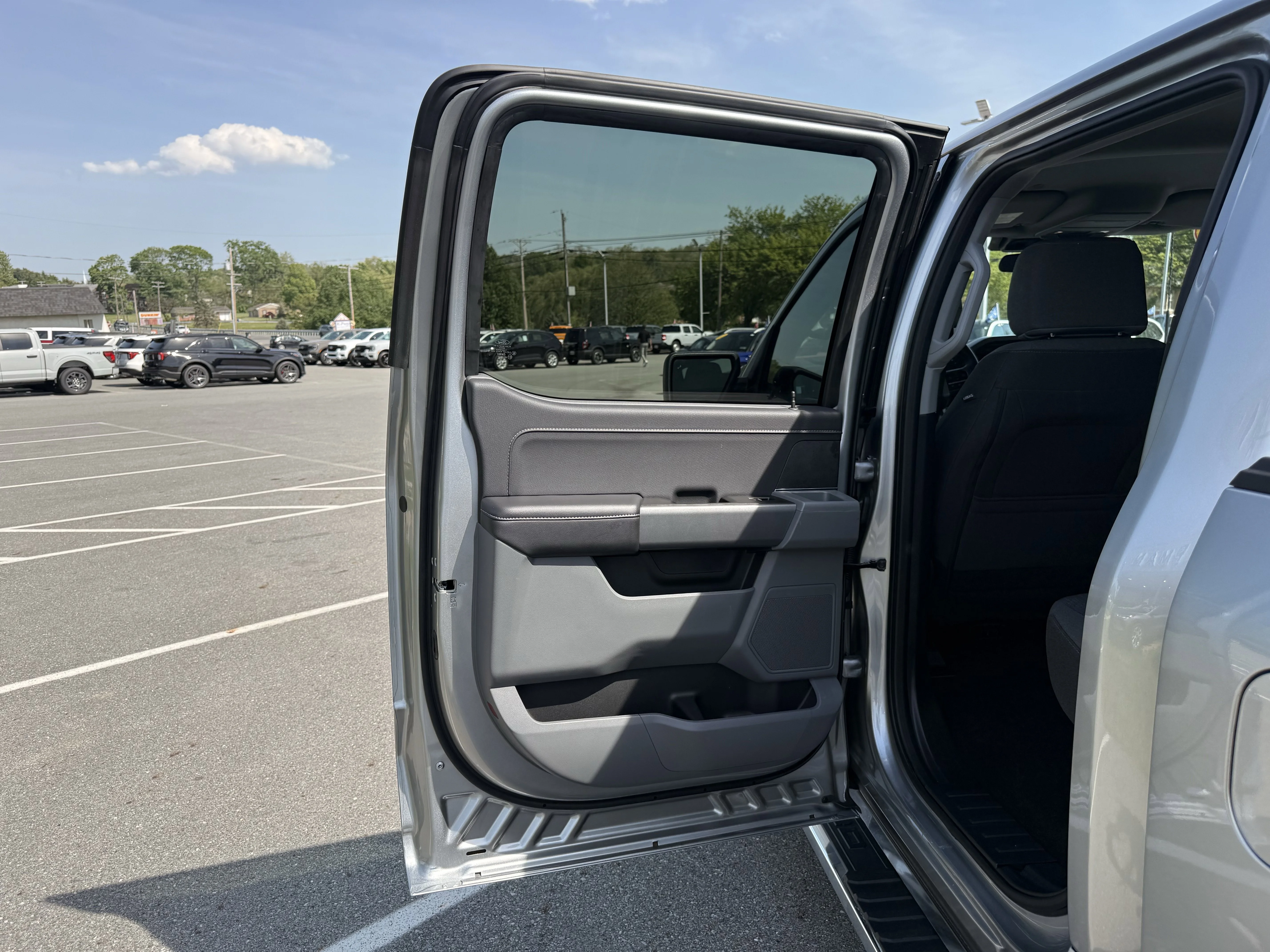 Used 2025 Silver Metallic Ford XLT image 29