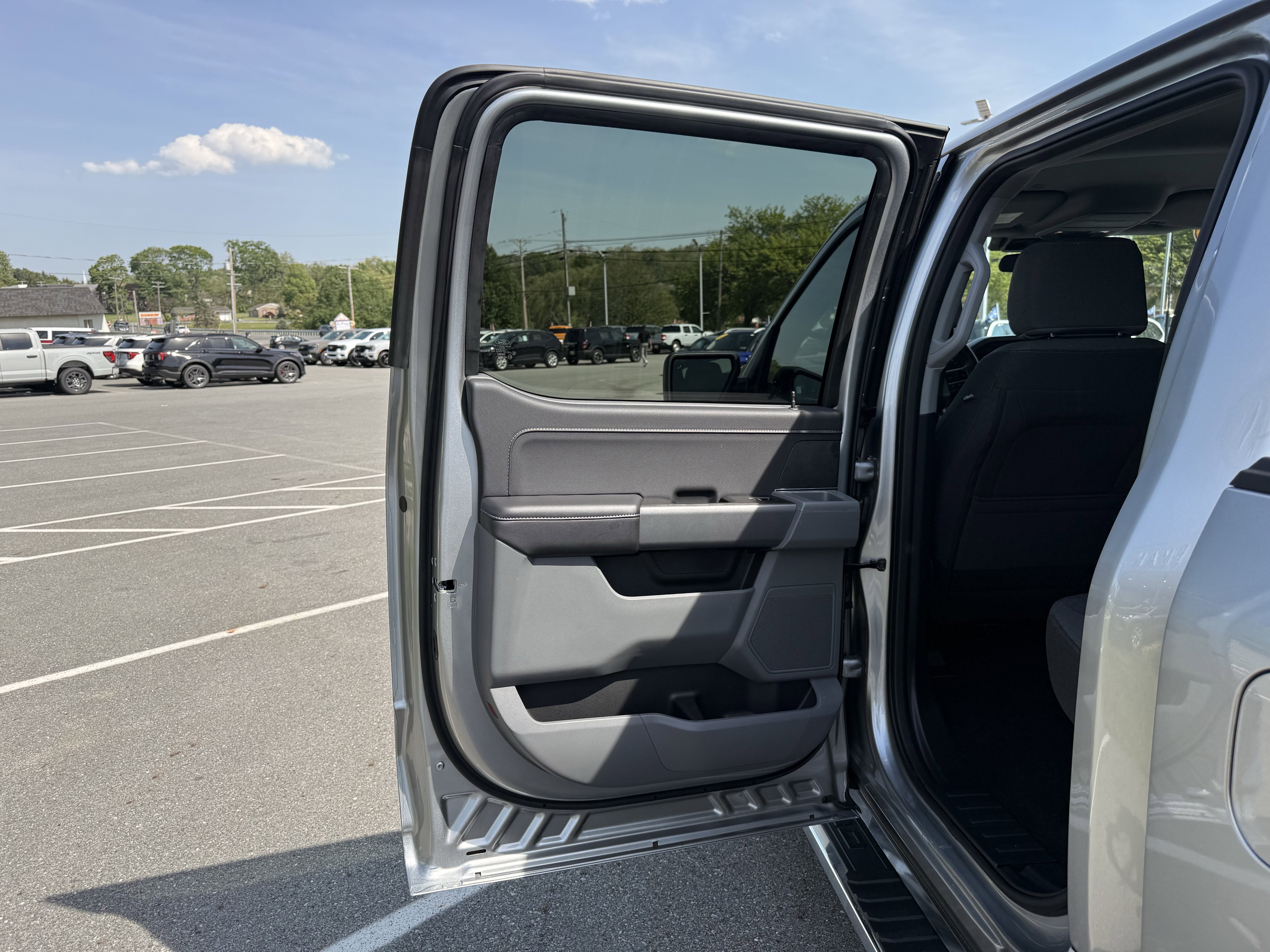 Used 2025 Silver Metallic Ford XLT image 29
