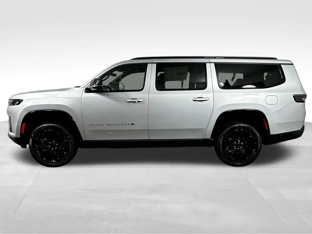 New 2026 Silver-Zynith Exterior Paint Jeep Limited Reserve image 5