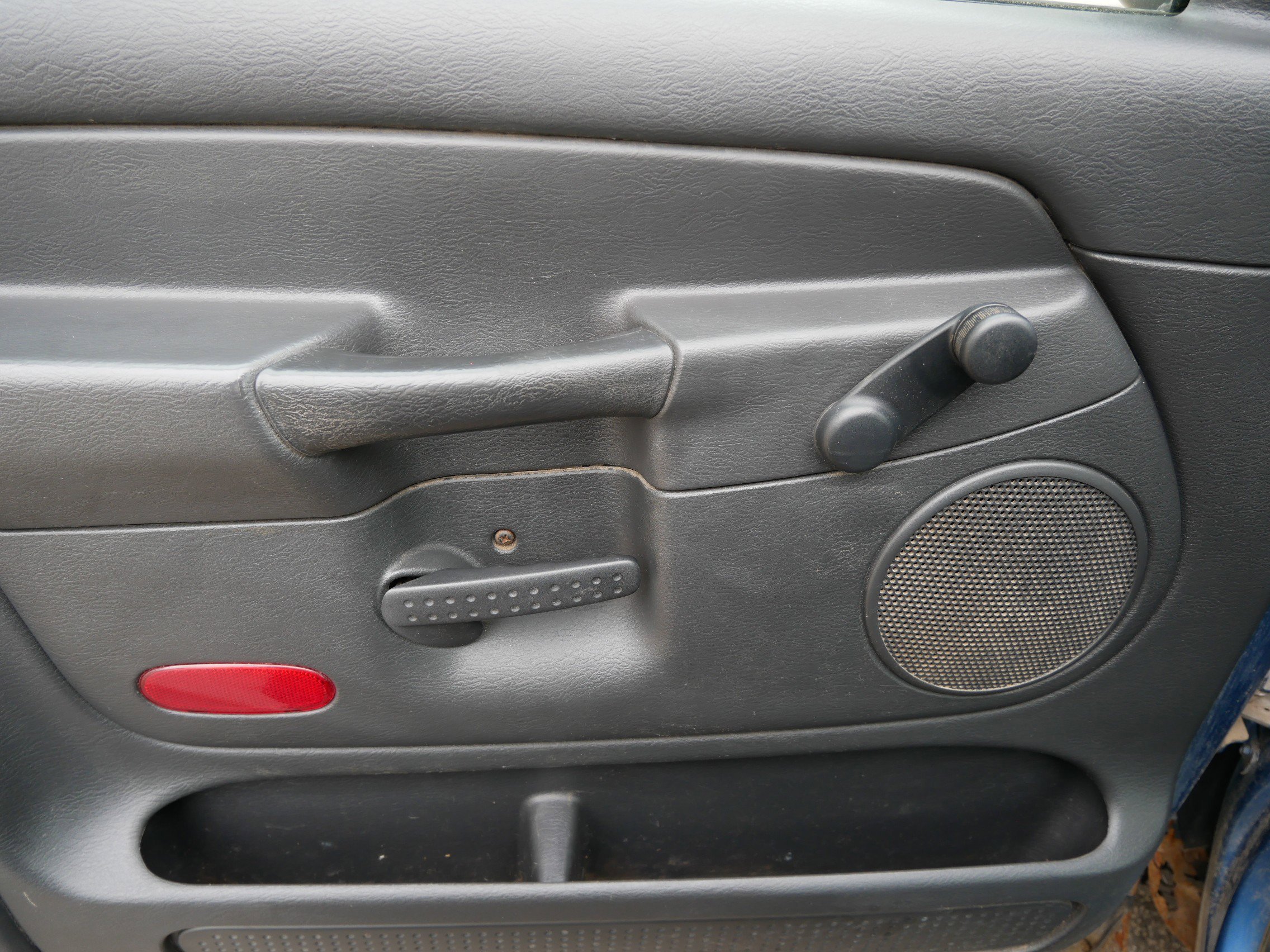 Used 2005 Blue Dodge  image 11