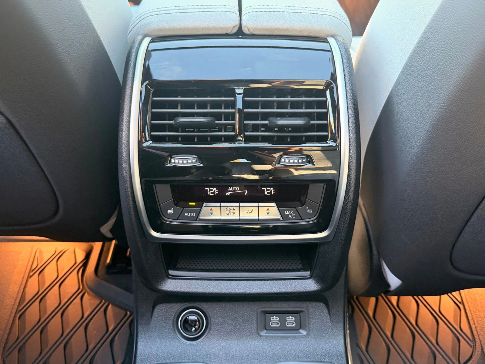 New 2027 Dravit Grey Metallic BMW xDrive40i image 16