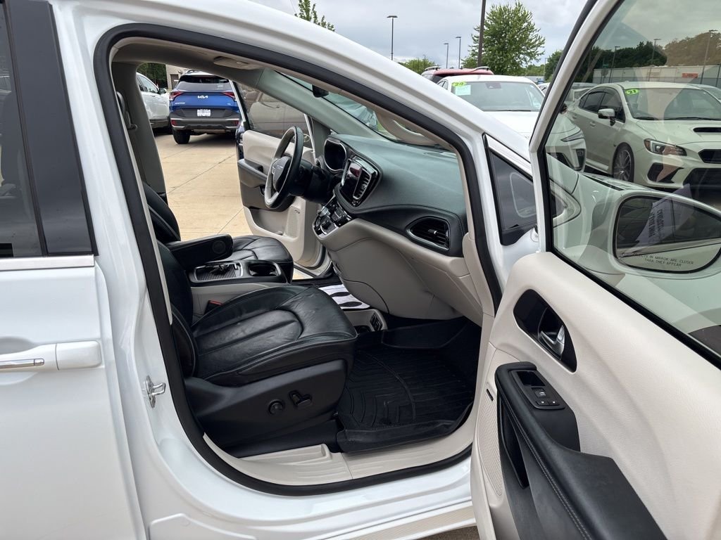 2020 Chrysler Pacifica Hybrid Limited - Photo 32