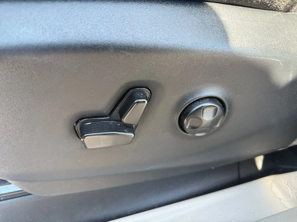 Used 2024 Silver Chrysler Touring L image 30