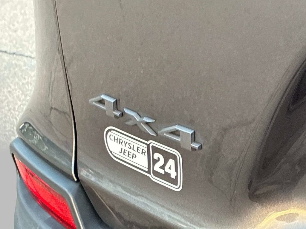 Used 2019 Gray Jeep Trailhawk image 12