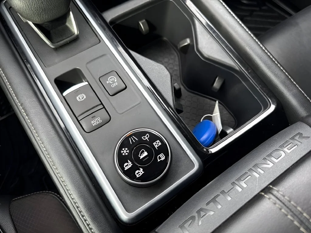 Used 2022  Nissan SL image 14