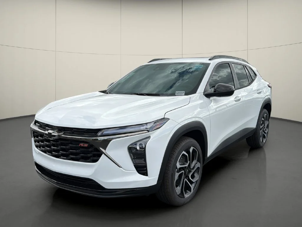 New 2026 Summit White Chevrolet 2RS image 3