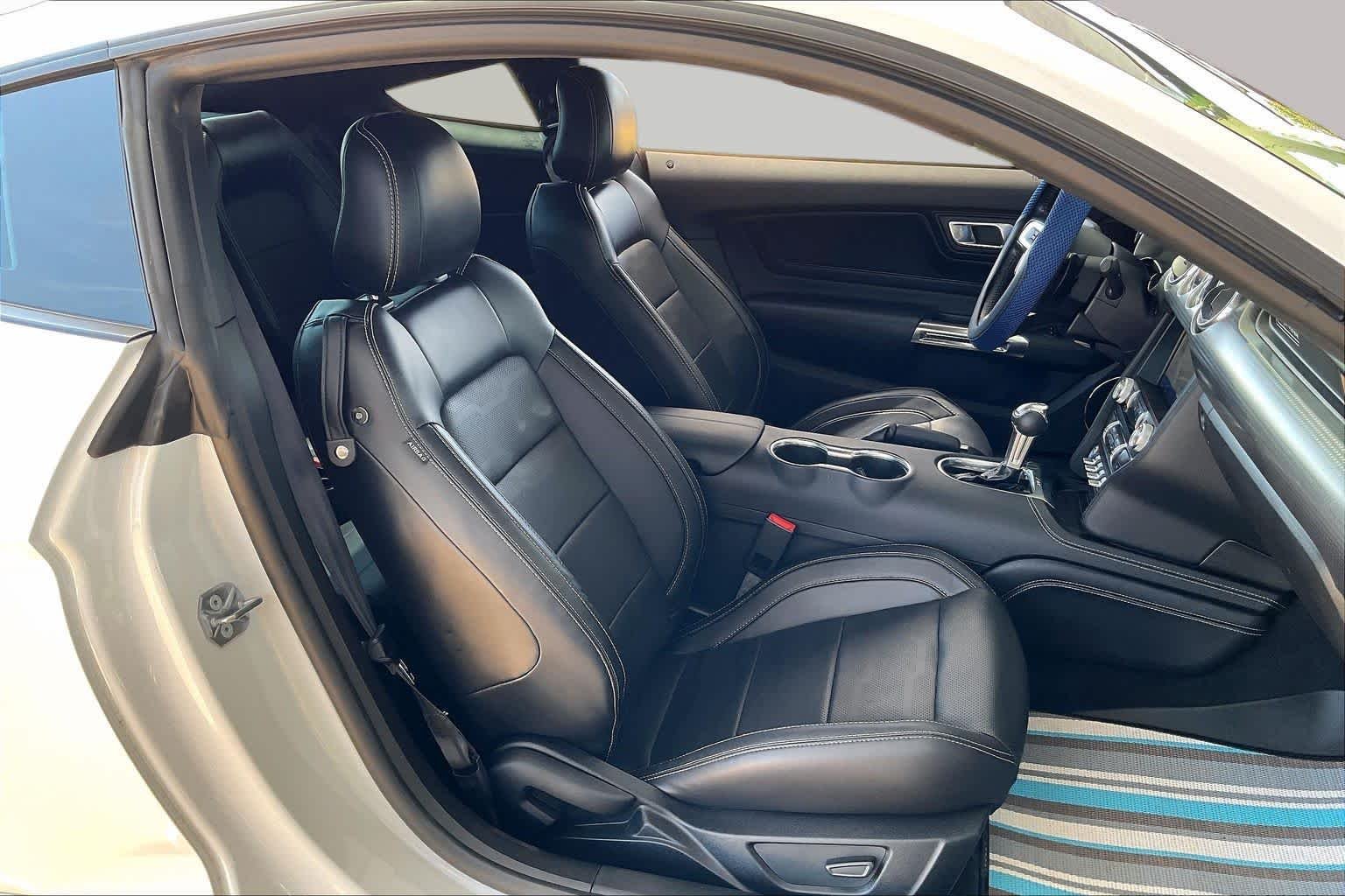 Used 2020 Oxford White Ford GT Premium image 10