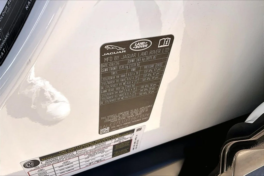 New 2026 White Land Rover X-Dynamic SE image 13
