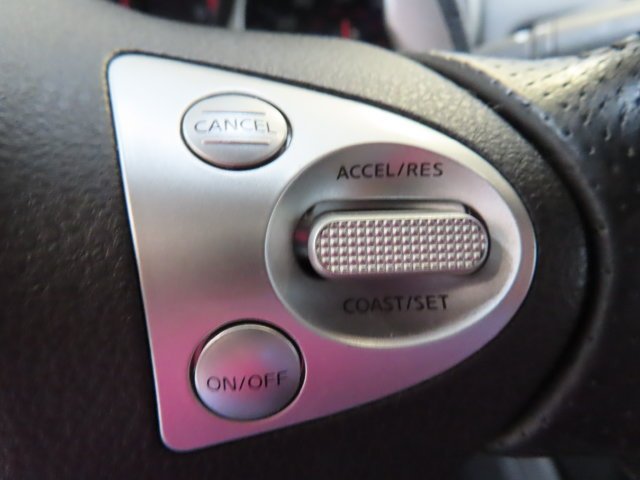 Used 2014 Brilliant Silver Metallic Nissan Base image 21