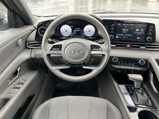 Used 2022 Fluid Metal Hyundai SEL image 12