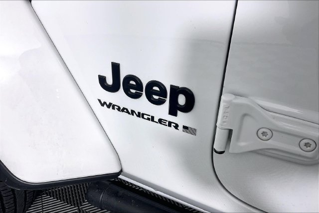 Used 2025 White Jeep Sahara image 14