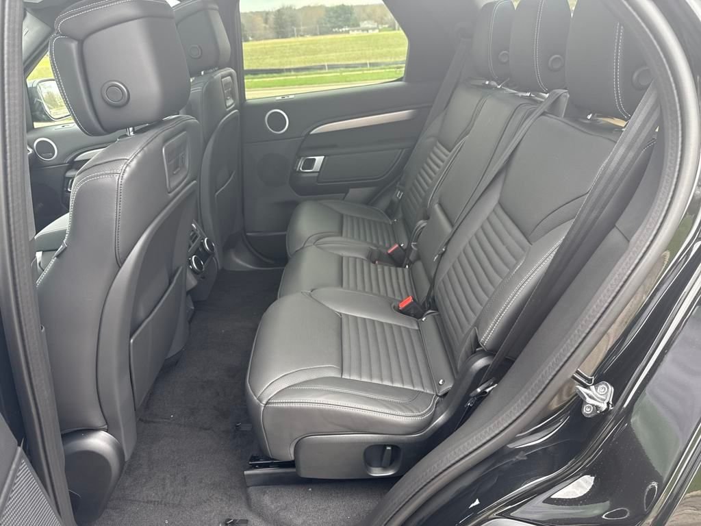 Used 2025 Black Land Rover Dynamic SE image 17