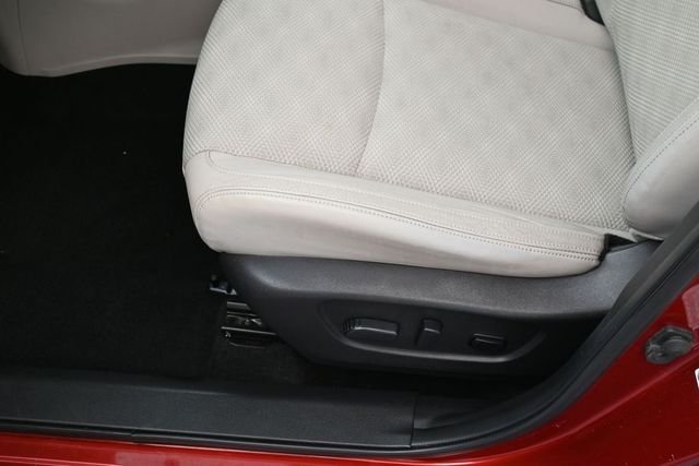 Used 2020 Scarlet Nissan SV image 12