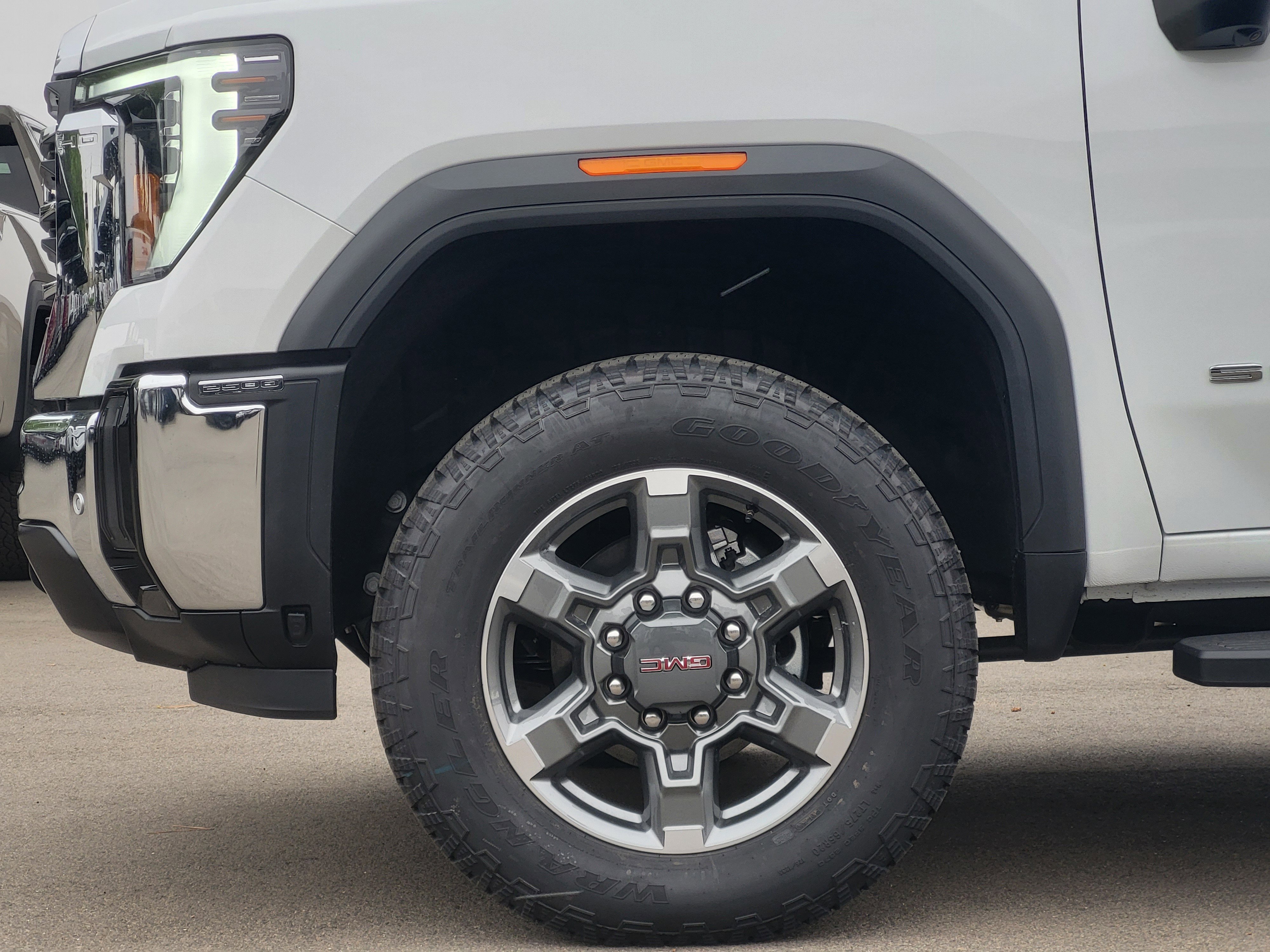 2026 GMC Sierra 2500HD SLT - Photo 9
