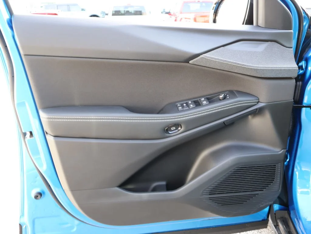New 2026 Hydro Blue Pearl-Coat Exterior Paint Jeep Laredo image 19
