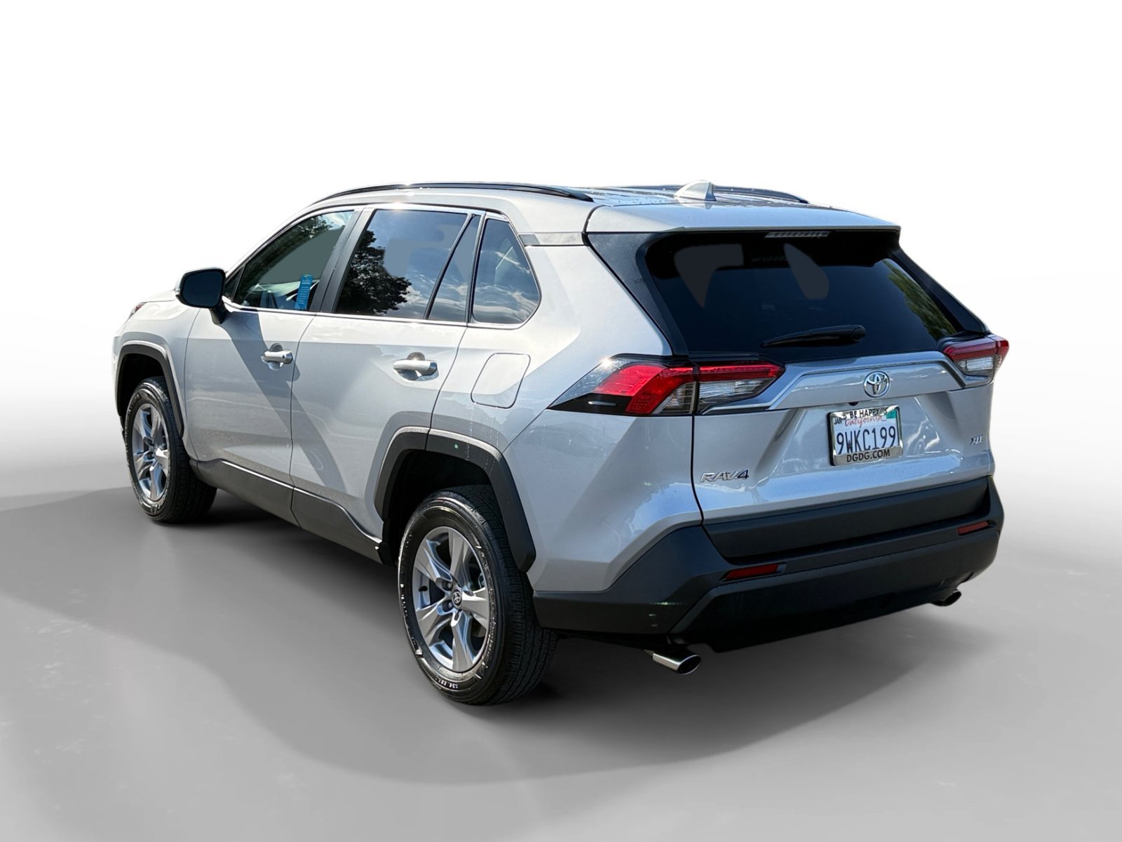 Used 2025 Silver Sky Metallic Toyota XLE image 3
