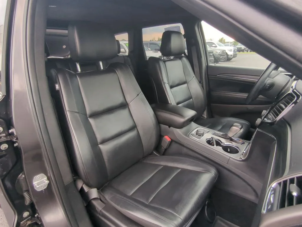 Used 2020 Gray Jeep Limited image 26