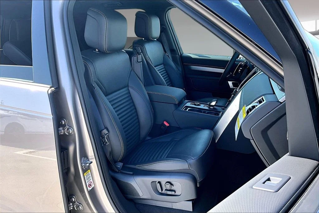 New 2026 Brown Land Rover Dynamic SE image 12