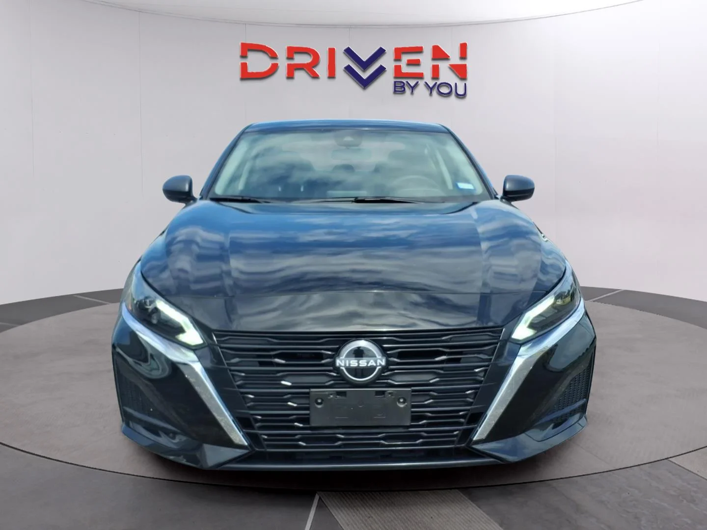 Used 2025 Super Black Nissan SV image 8