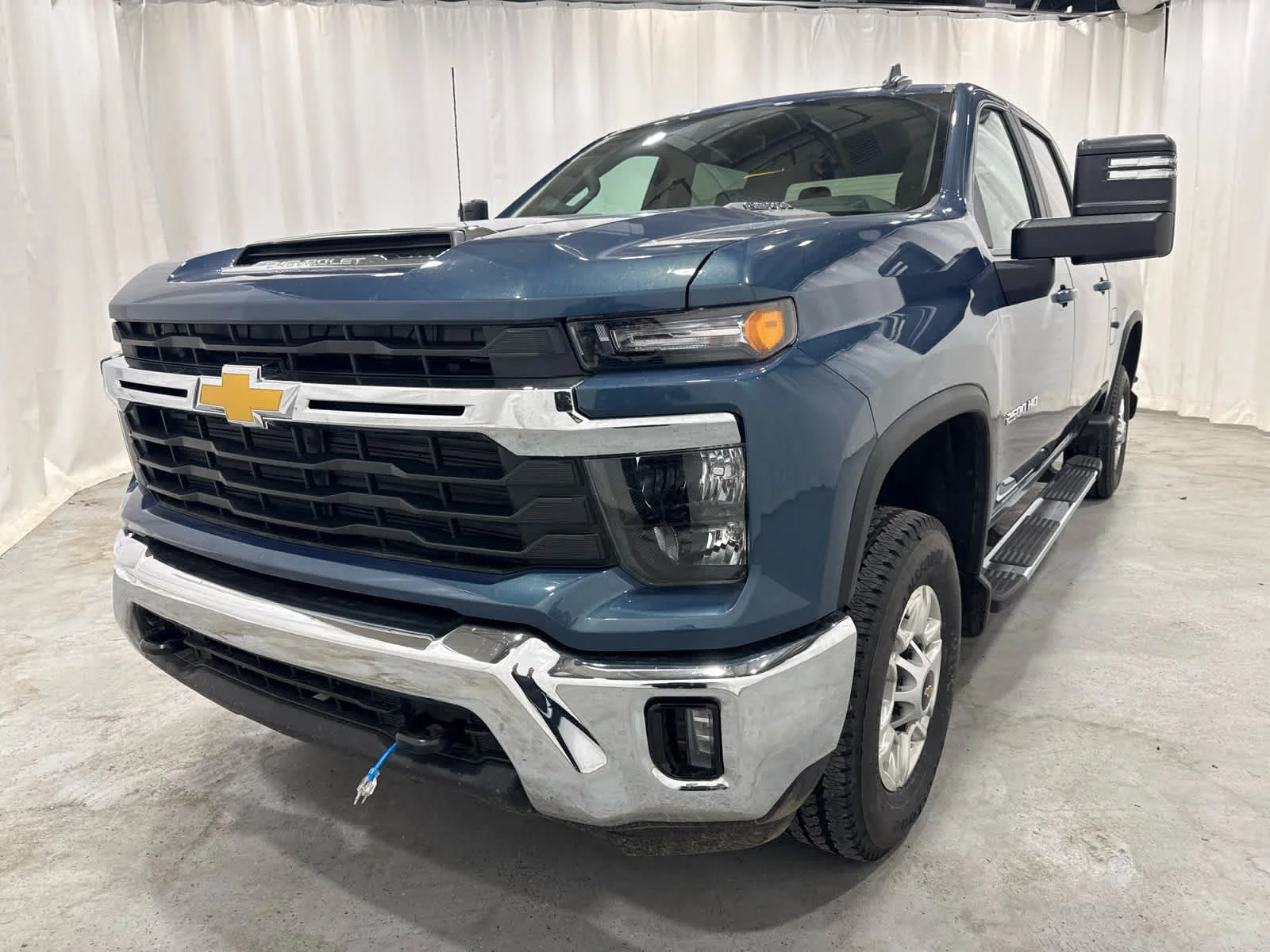 Used 2026 Lakeshore Blue Metallic Chevrolet LT image 1