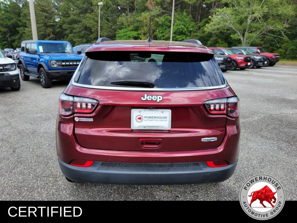 Used 2022 Red Jeep Latitude image 5