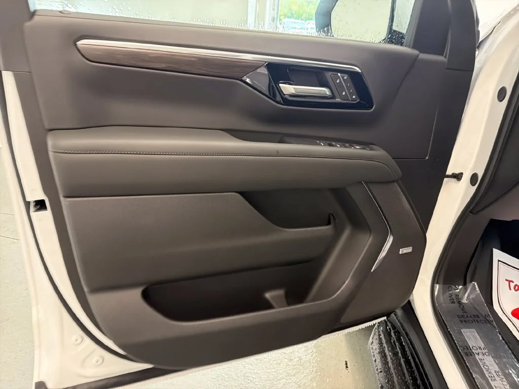 New 2027 Summit White Chevrolet LT image 11