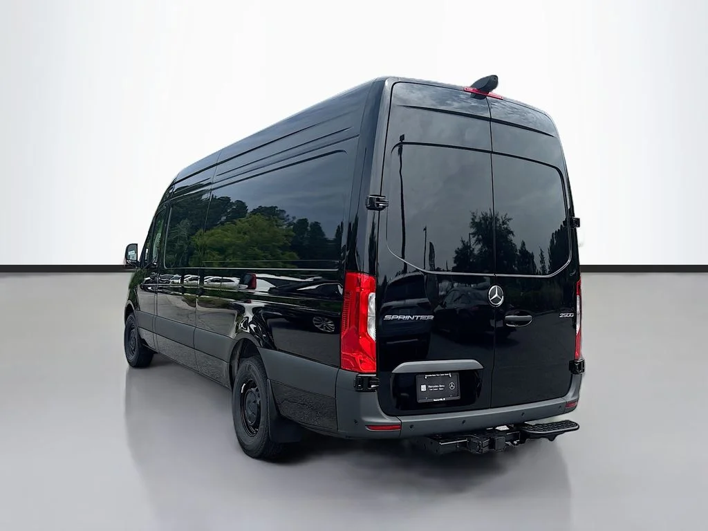 New 2026  Mercedes-Benz Cargo 170 WB image 5