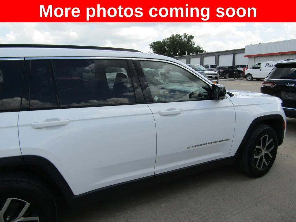 Used 2024 White Jeep Limited image 6