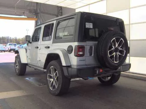 Used 2024 Silver Zynith Clearcoat Jeep Sport S image 8