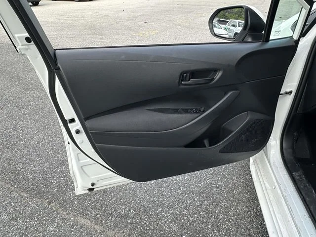 Used 2025 White Toyota LE image 27