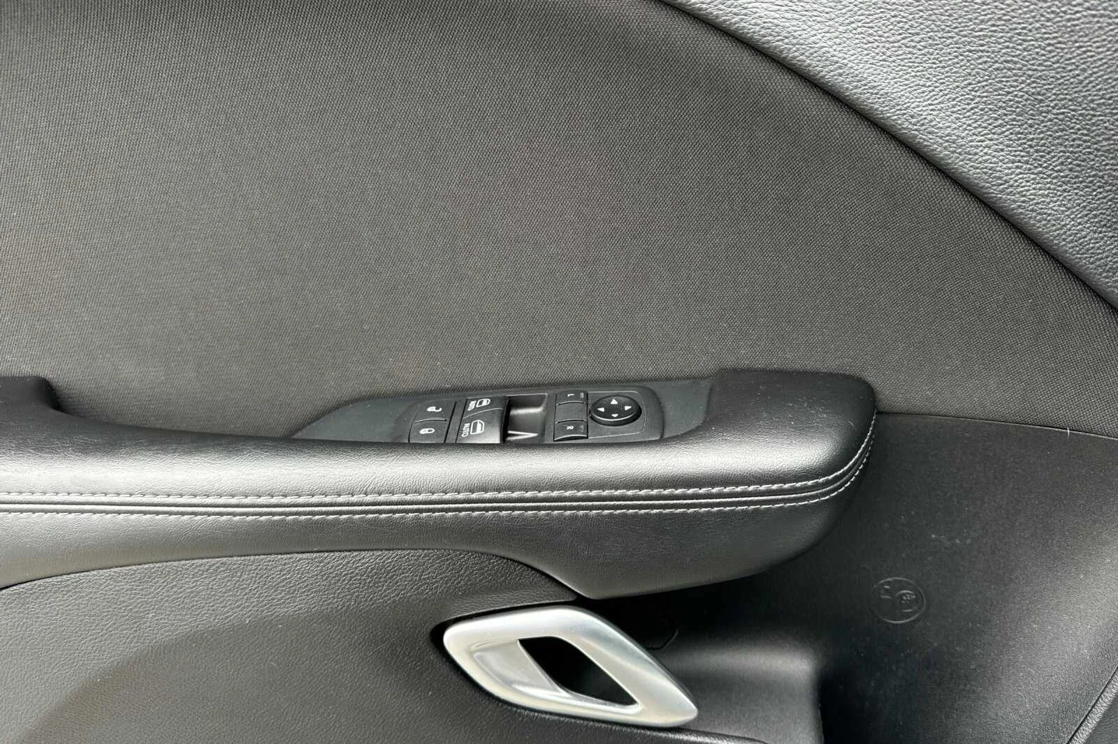 Used 2021 White Dodge SXT image 11