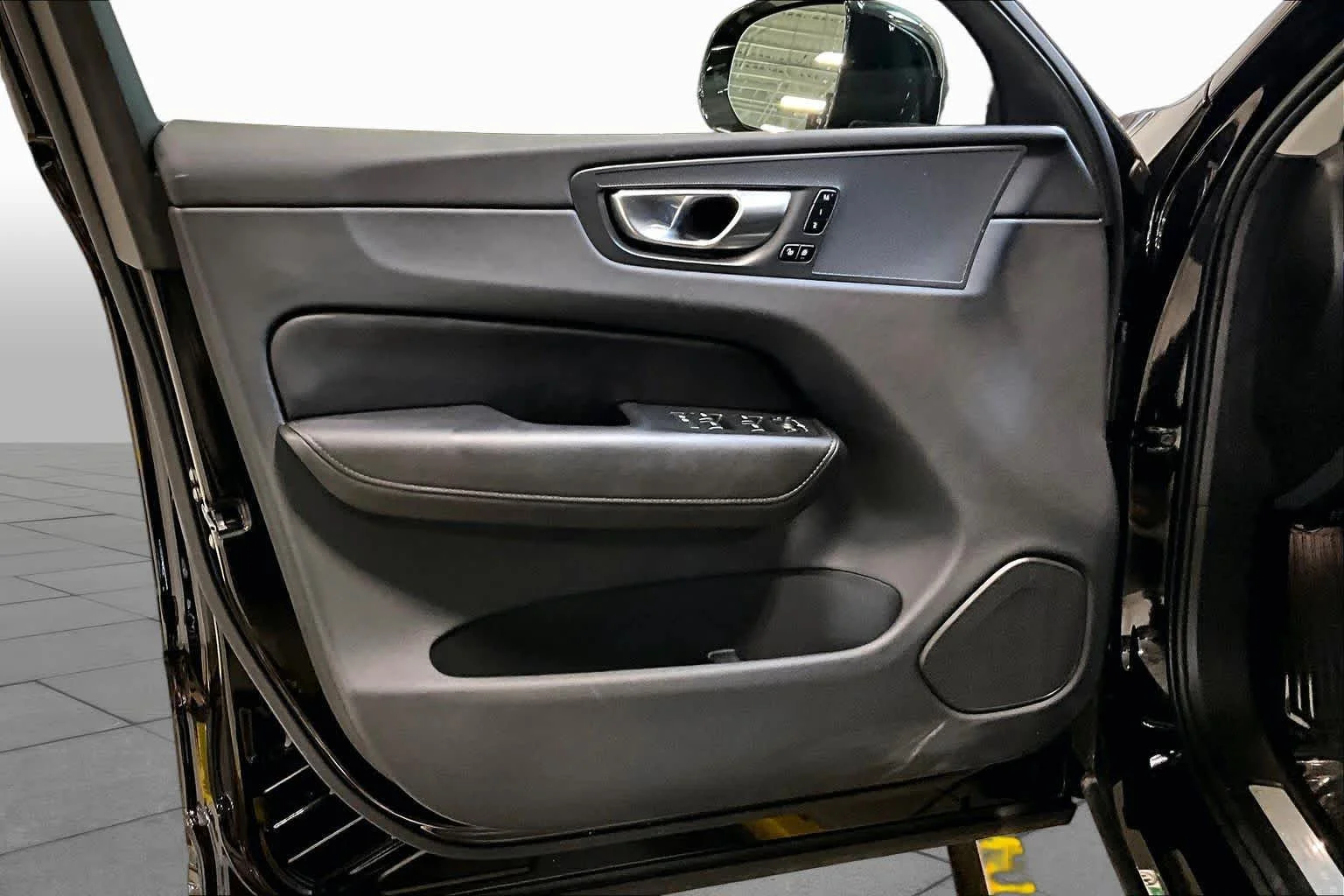 Certified Used 2023 Onyx Black Volvo Plus image 21