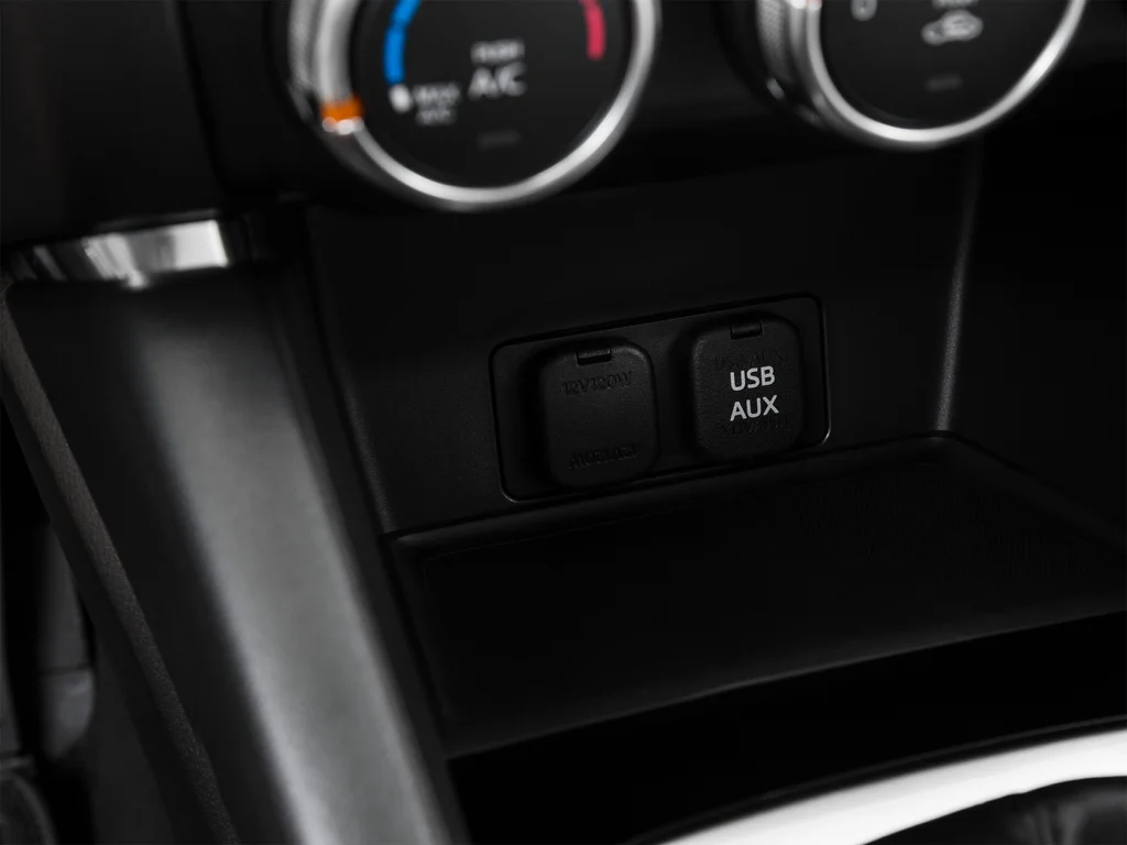 Used 2016 Silver Mazda Sport image 36