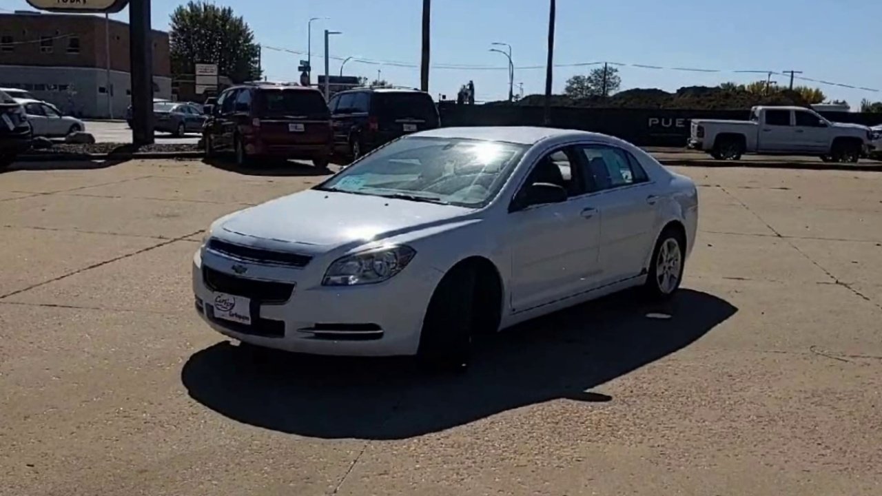 2009 Chevrolet Malibu LS photo 2