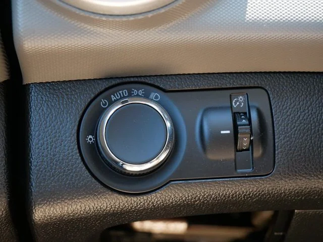 Used 2020 White Chevrolet LT image 17