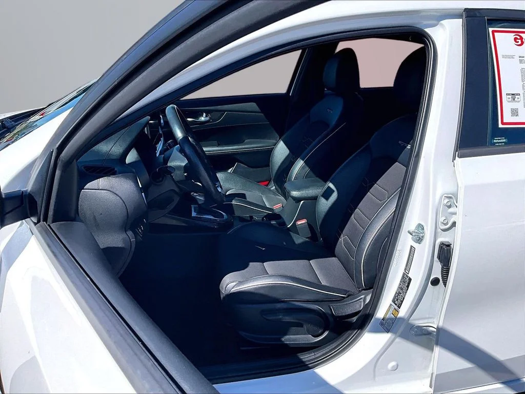 Used 2024 White Kia GT-Line image 26