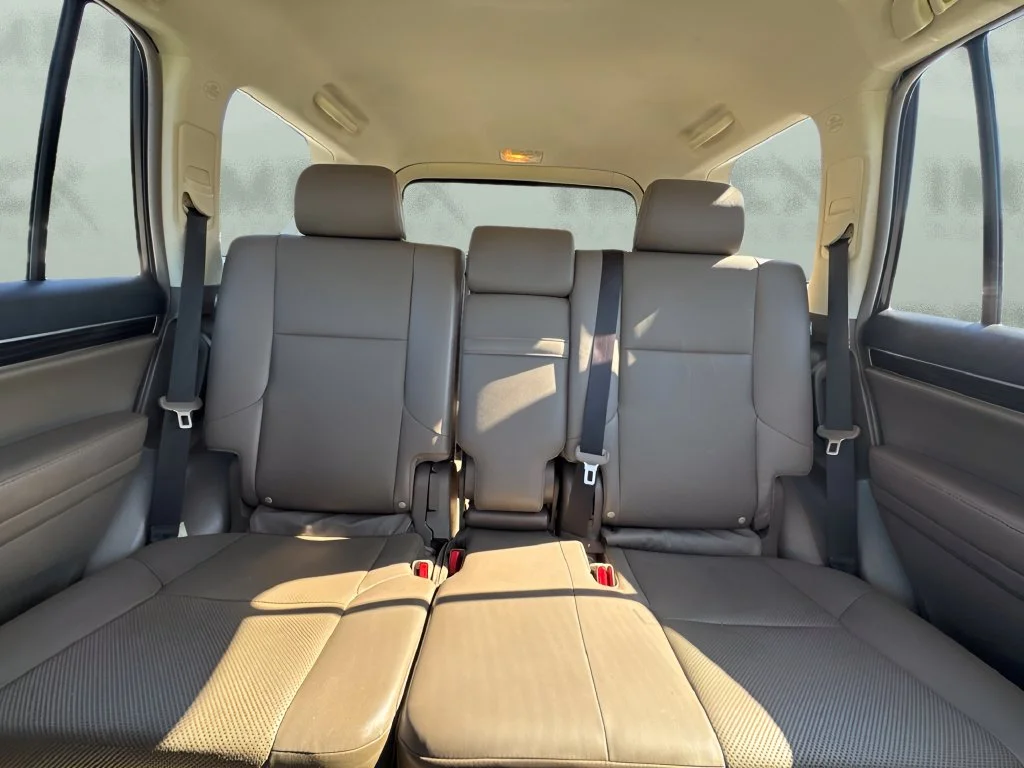 Used 2018 White Lexus 460 image 12