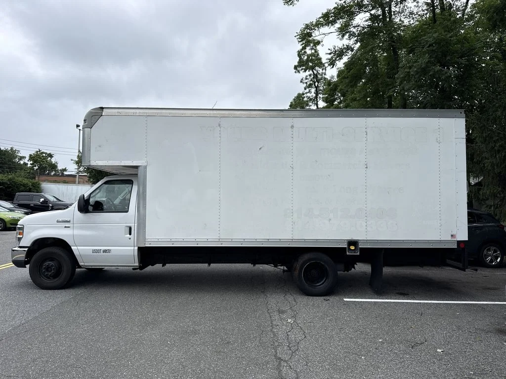 Used 2019 Oxford White Ford Base image 4