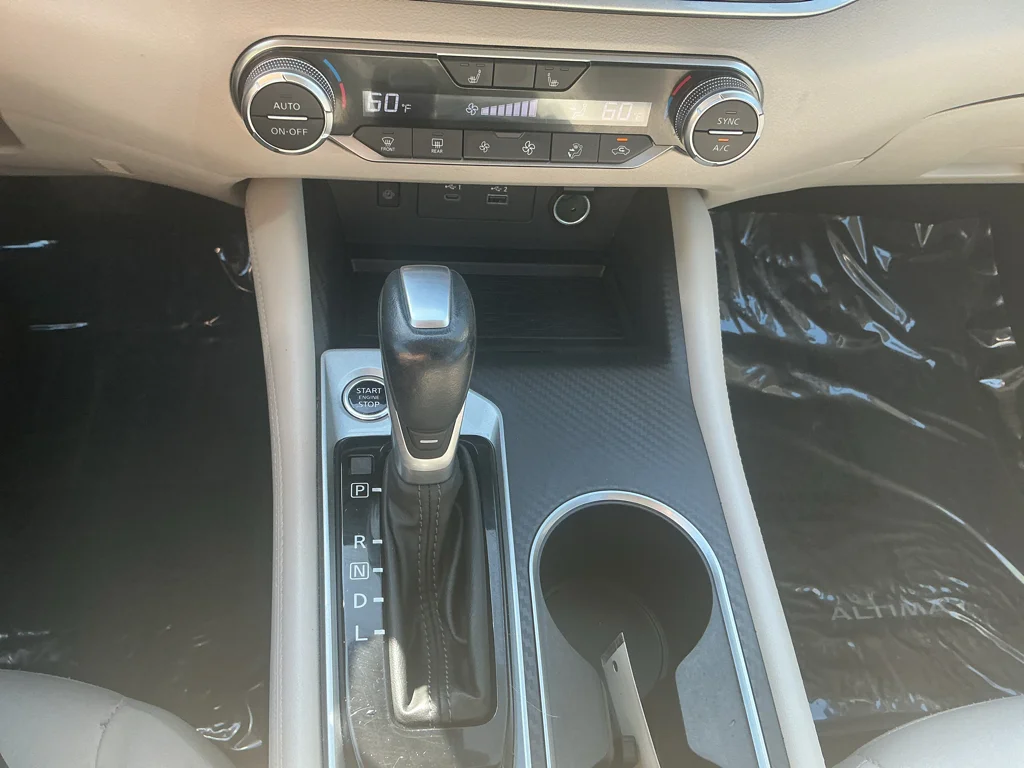 Used 2025 Bluestone Pearl Nissan SV image 18