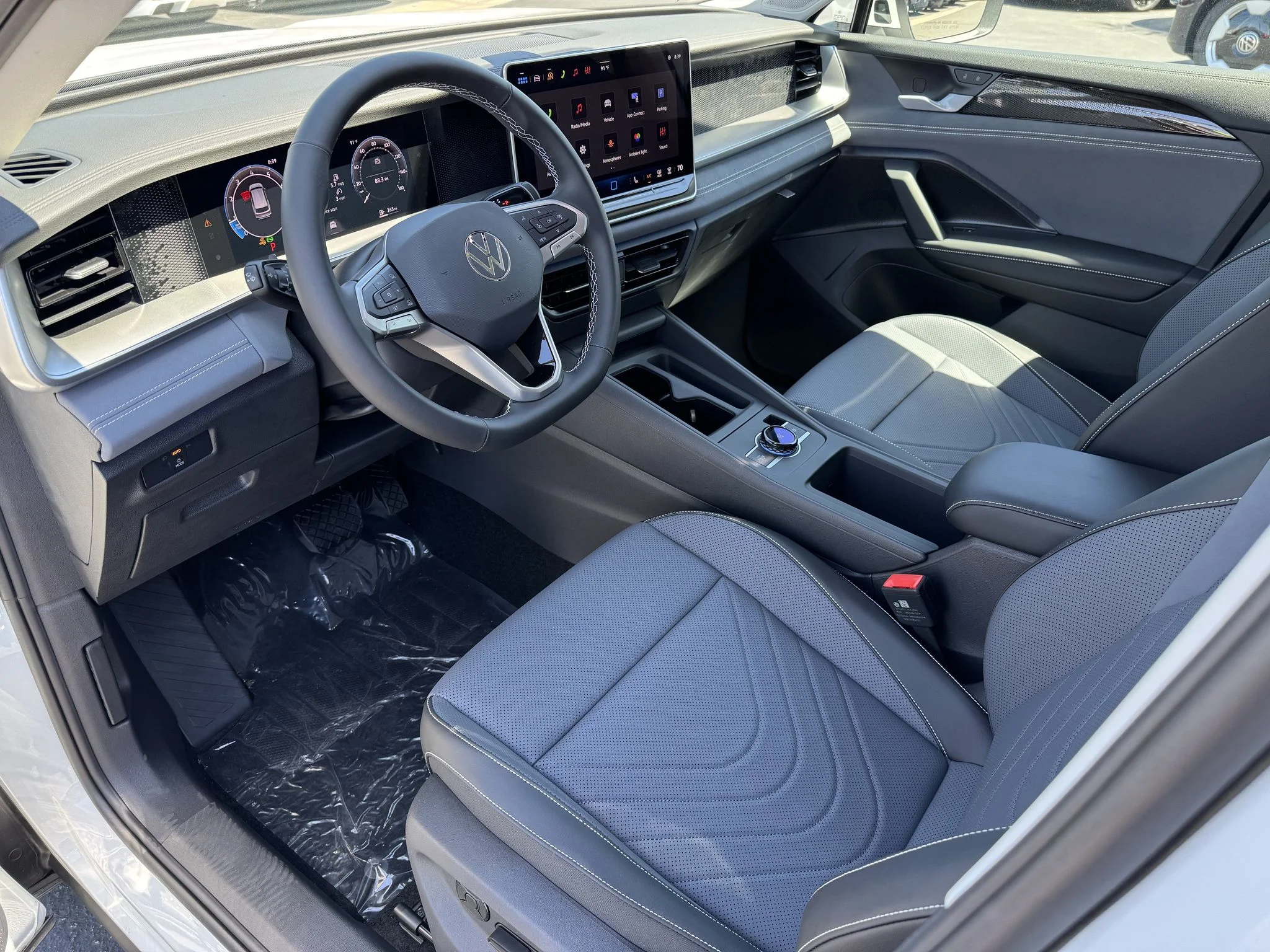 New 2026 Pure White Volkswagen SE image 14