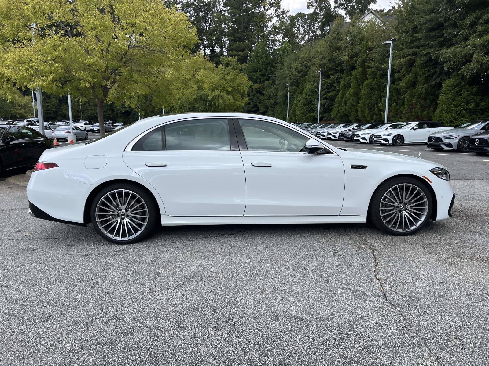 New 2027 MANUFAKTUR Moonlight White Metallic Mercedes-Benz S 500 4MATIC® Sedan image 6