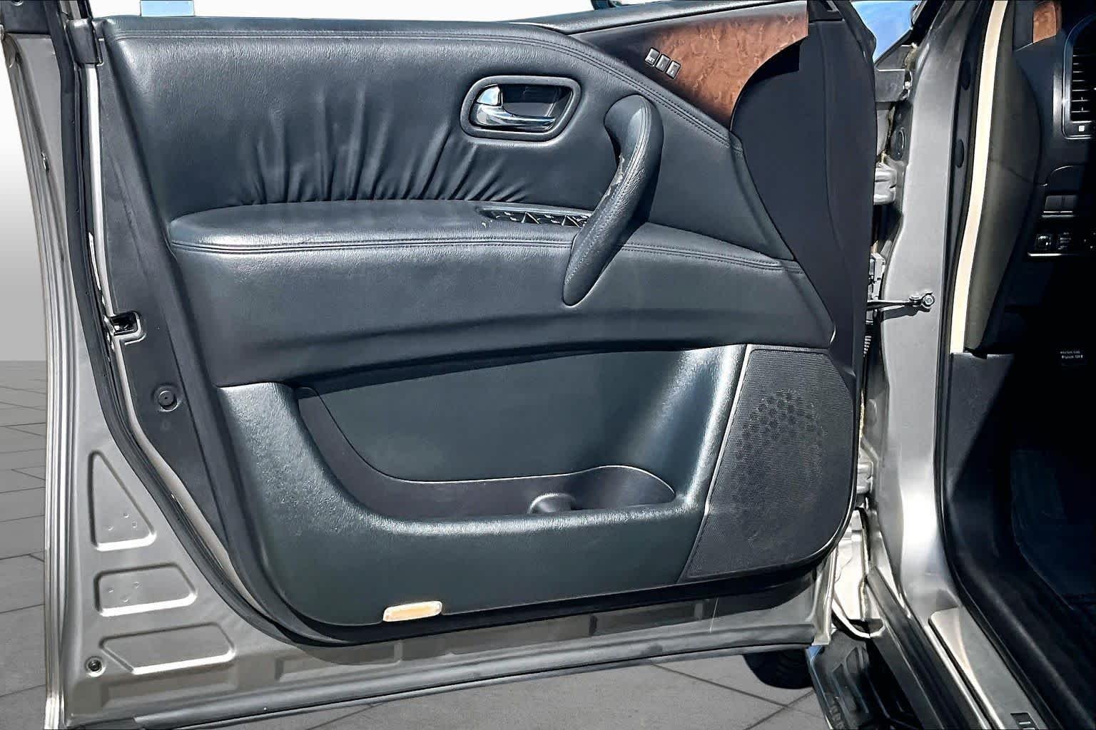 Used 2012 Platinum Graphite INFINITI 7-passenger image 21