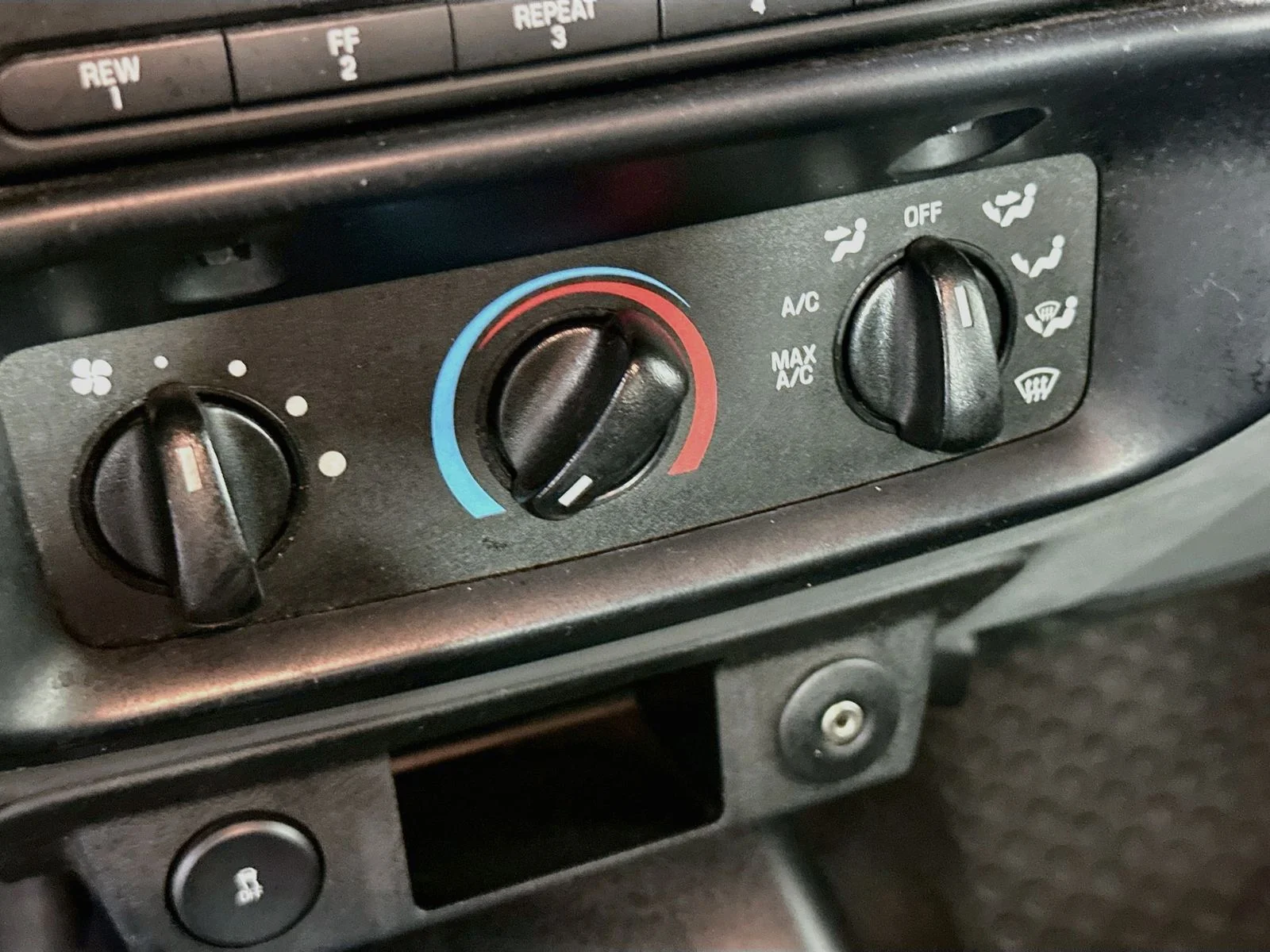 Used 2011 Vista Blue Metallic Ford XLT image 15
