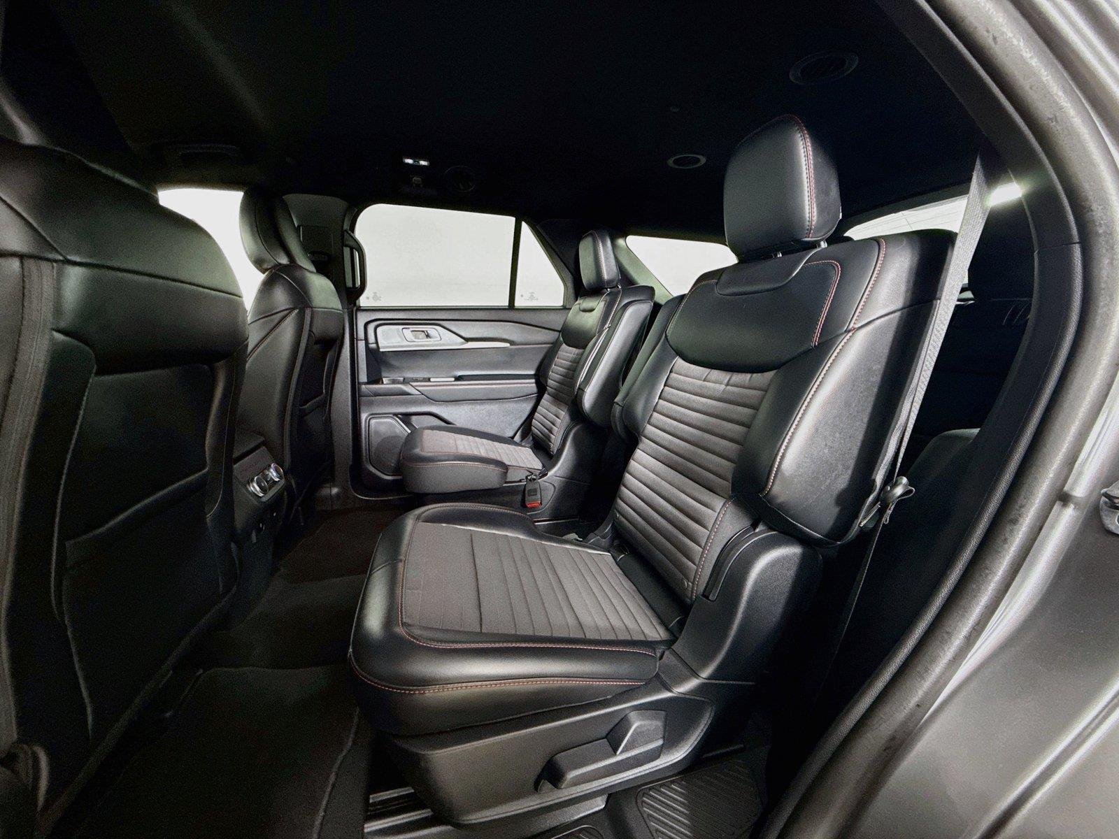 Used 2025 Gray Ford ST-Line image 26