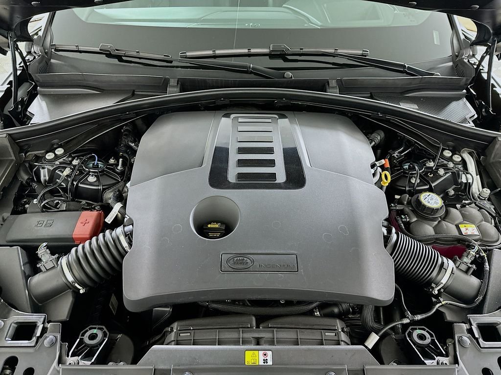 New 2026 Carpathian Grey LAND ROVER  image 29